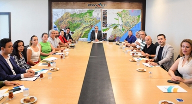 Odalarla istişare etti
