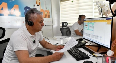 Başkan Uysal çağrı merkezinde görevde