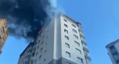 Bina çatısında yangın! Ekipler müdahale etti