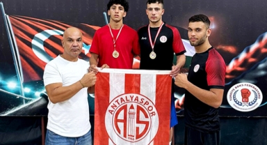 Bursa’dan iki altınla döndüler