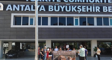 Büyükşehir önünde hayvansever eylemi