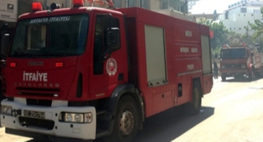 CHP Antalya İl Başkanlığı'nda çıkan yangın söndürüldü