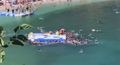 Denizde kalp krizi geçirdi
