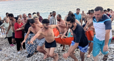 Denize giren genç boğulma tehlikesi geçirdi