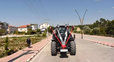 Dev traktör gelin arabası oldu