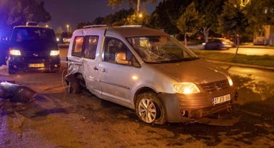 Ehliyetsiz sürücü kaza yaptı... Otomobil hurdaya döndü