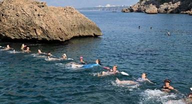 Plajda su cimnastiği