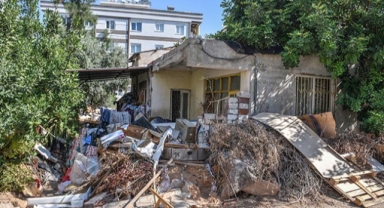 12 kamyon çöp çıkarıldı