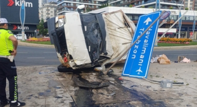 Kamyonet ile taksi çarpıştı, 20 kişi yaralandı