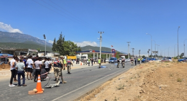 Kamyonetin çarptığı motosikletteki 2 kişi öldü