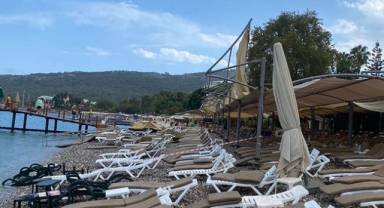 Kemer'de fırtına çıktı