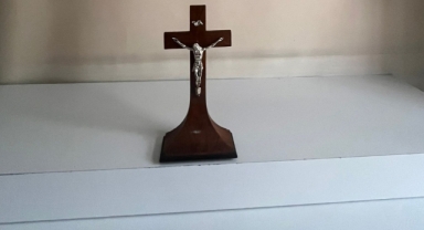 Kiliseden haç çalan kişi tutuklandı