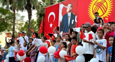 Kırgızlardan çocuk şenliği