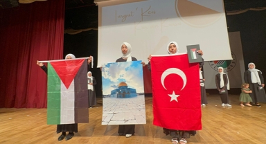 Kur'an kursu öğrencileri ödüllerini Filistin'e bağışladı