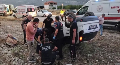 Otomobil virajı alamayıp takla attı