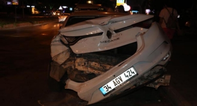 Park halindeki otomobile çarptı; 3 yaralı