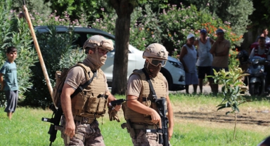 Polis ekipleri gelince kendini vurdu
