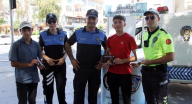 Serik'te polis vatandaşı bilgilendirdi