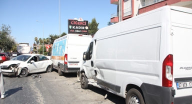 Serik'te zincirleme kaza