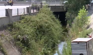 Sulama kanalı kurudu... Sinek ve kötü koku etrafı sardı