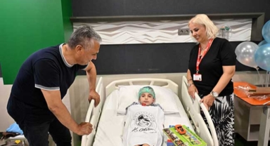 Sünnet çocuklarına Uysal'dan hediye