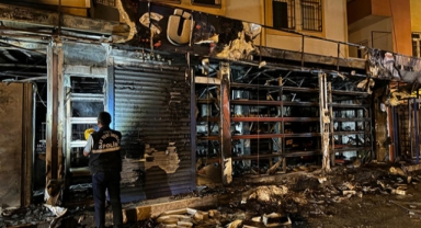 Yangın çıkan markette hasar oluştu
