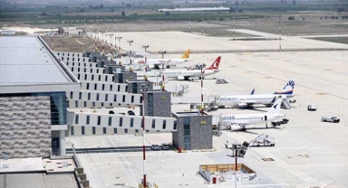 Yeni havalimanına ilk uçak indi