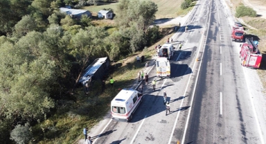 Yolcu otobüsü devrildi: 14 yaralı