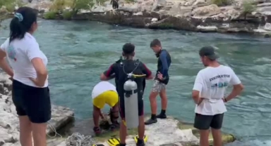 Yüzmek için girdiği ırmakta kayboldu