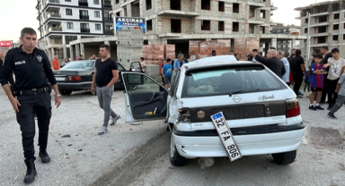 2 otomobil çarpıştı: 5 yaralı