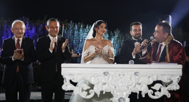 Antalya'da düğünde bir araya geldiler