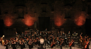 Antik tiyatroda opera ziyafeti 