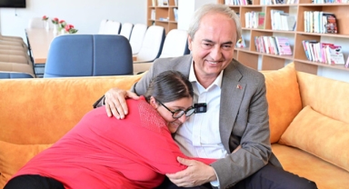 Başkan Kocagöz sokağa atılan anne ve kıza sahip çıktı