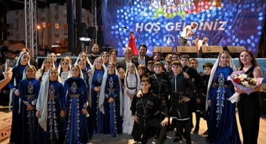 Yöreler festivali rengarenk dans gösterileriyle sona erdi