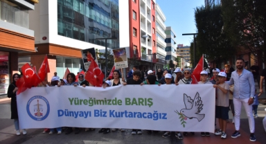 Çocuklar Filistinli akranları için yürüdü