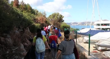 Erasmus öğrencileri atık topladı