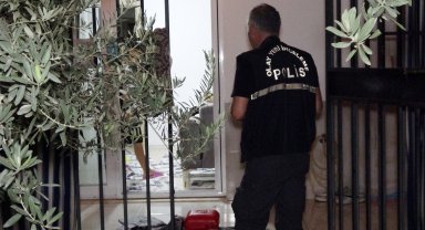 Evini yakmaya çalıştı!