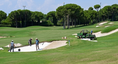 Golf sahalarına özenli bakım