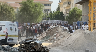 İnşaat malzemelerinin altında kalan 2 işçi öldü