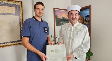 Müslümanlığı seçti