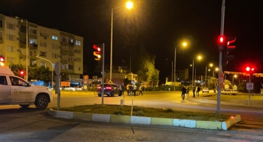Otomobil ile motosiklet çarpıştı