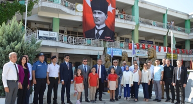 Serik'te çelenk töreni