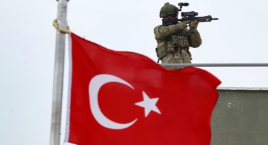 Sınırlarda 3'ü terörist 20 kaçak yakalandı