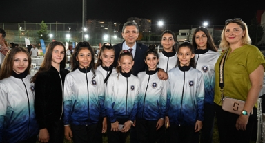 Vali Şahin 'Altın Çocuklar' ile bir arada