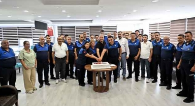 Zabıtaya pasta kesti