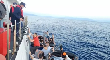 48 kaçak göçmen kurtarıldı
