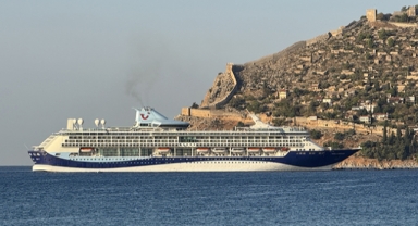 Alanya'ya demirledi