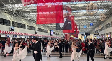 Antalya Havalimanı'nda coşkuyla kutlandı