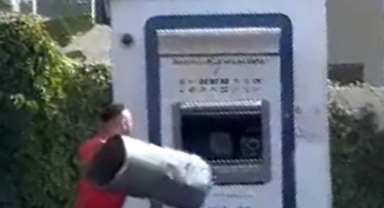 ATM'lere saldırdı