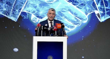 Bakan Bolat: Otomotiv sektörü Avrupa'da 4'ncü sırada
